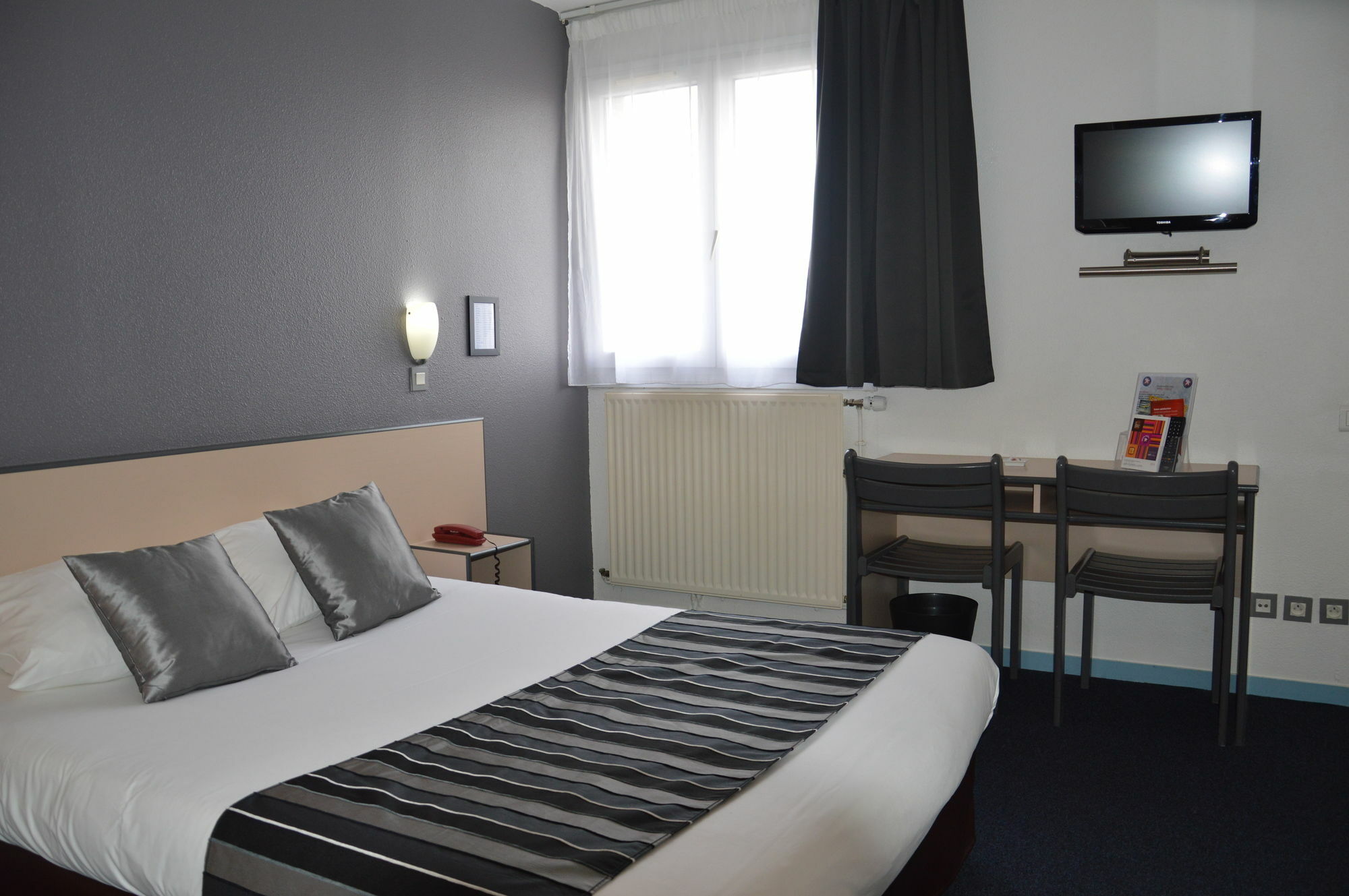 The Originals City Hotel, Aeroport Beauvais Buitenkant foto