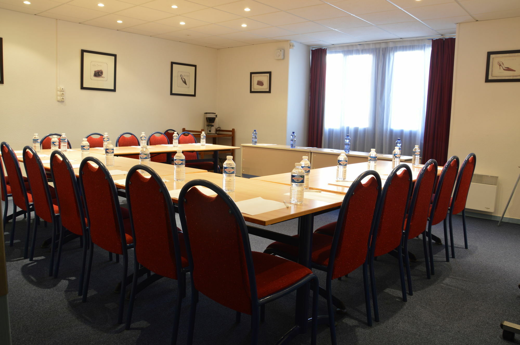 The Originals City Hotel, Aeroport Beauvais Buitenkant foto