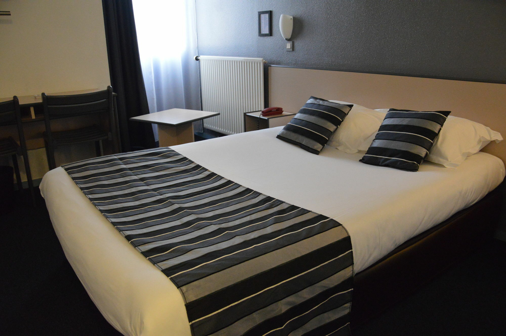 The Originals City Hotel, Aeroport Beauvais Buitenkant foto